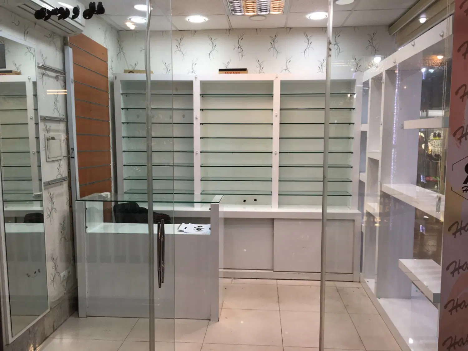 اجاره واحد تجاری واقع در مجتمع تجاری مروارید