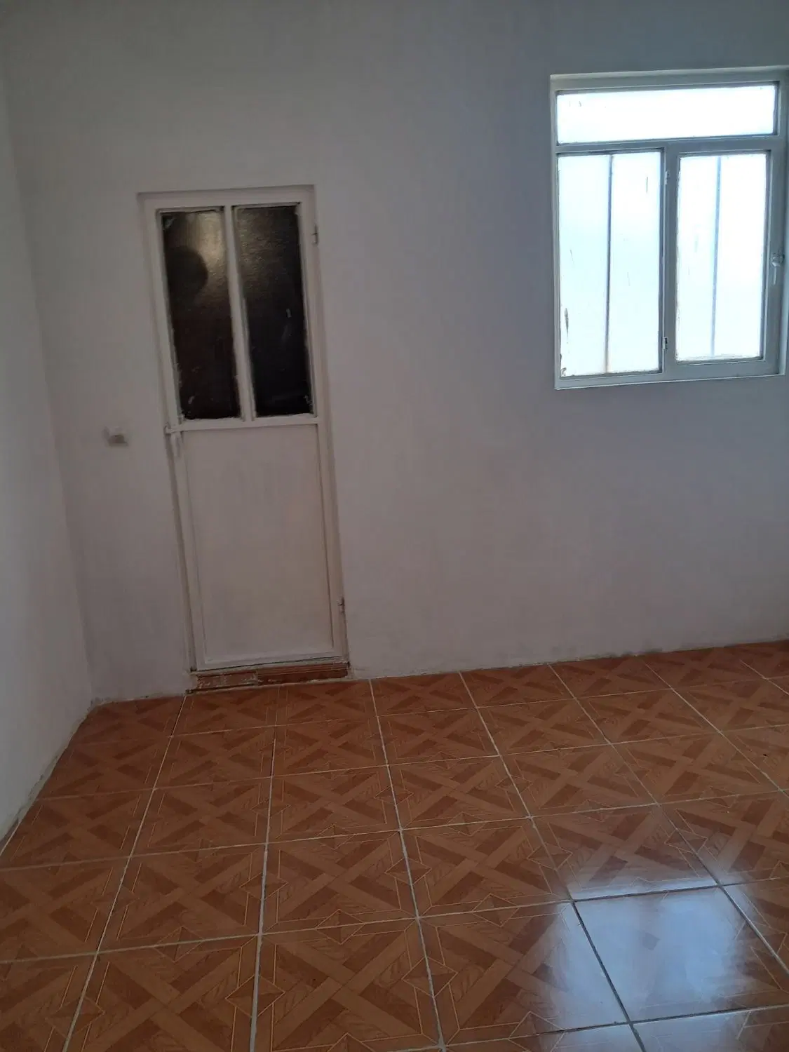 کرمانیه طبقه پنجم ۹۰ متری یه خواب