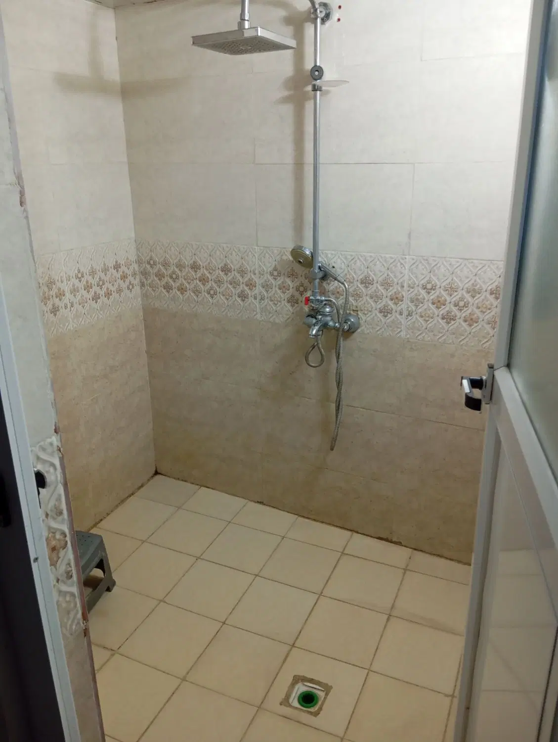 خانه آپارتمانی  ۱۳۷ متری مسکن طبقه ۳
