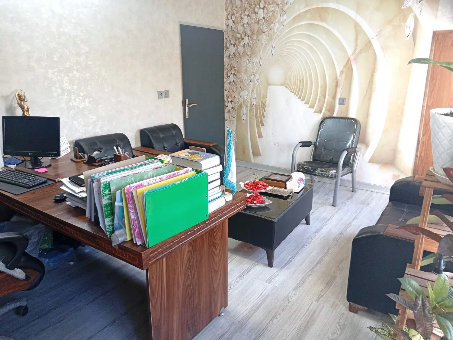 فروش 3دانگ دفتر کار نبش چهارراه تختی