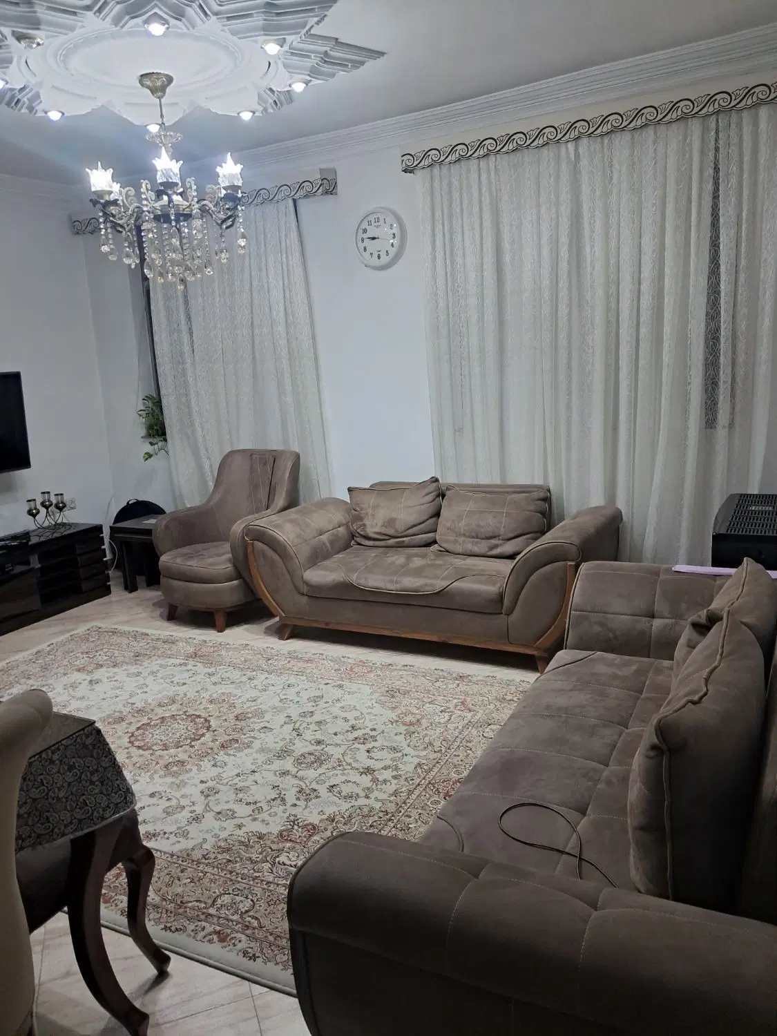 دو خوابه ۹۰ متری بامغازه فلکه گاز