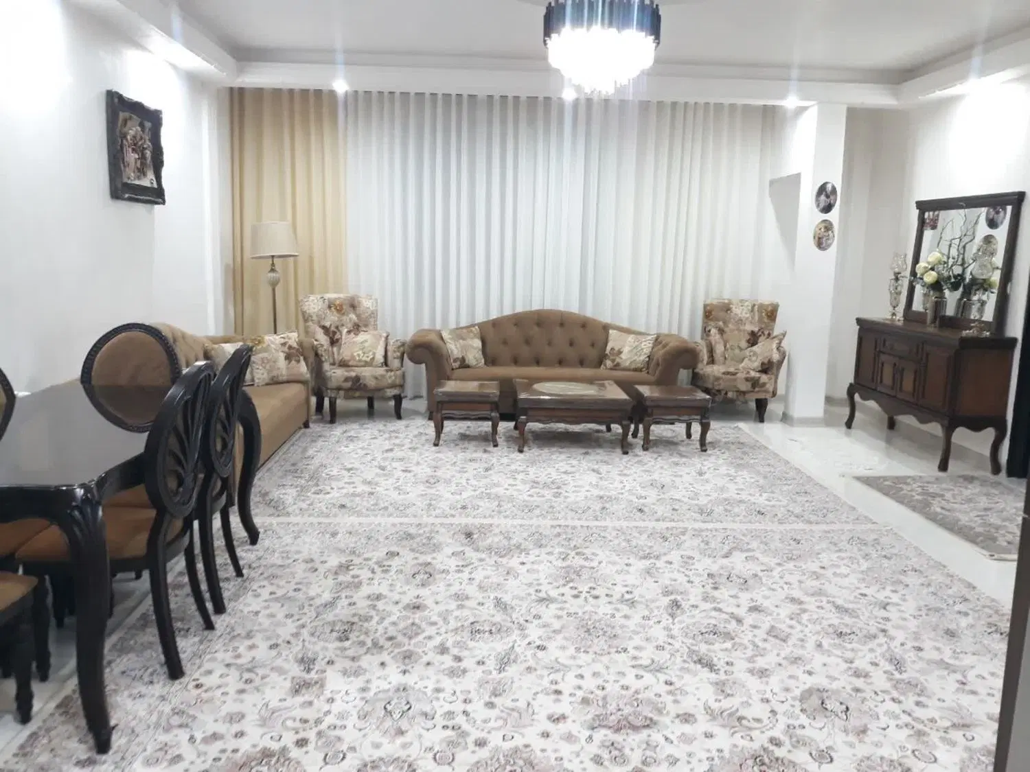 آپارتمان گل سرخی