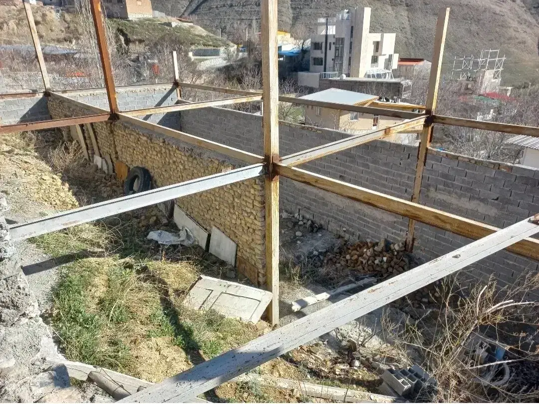 ۲۰۰ متر مسکونی  درحال ساخت