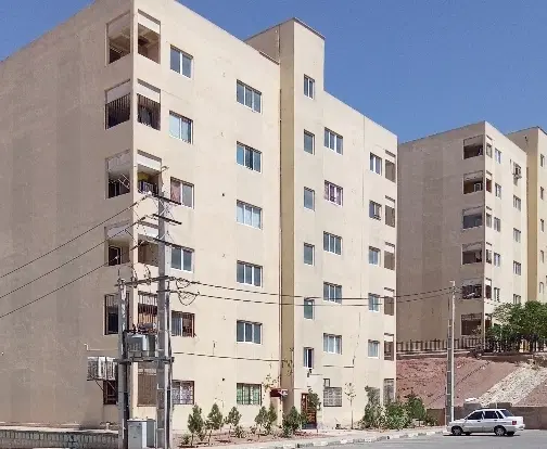 طبقه اول روی همکف رو به پارکینگ ۷۴ متر