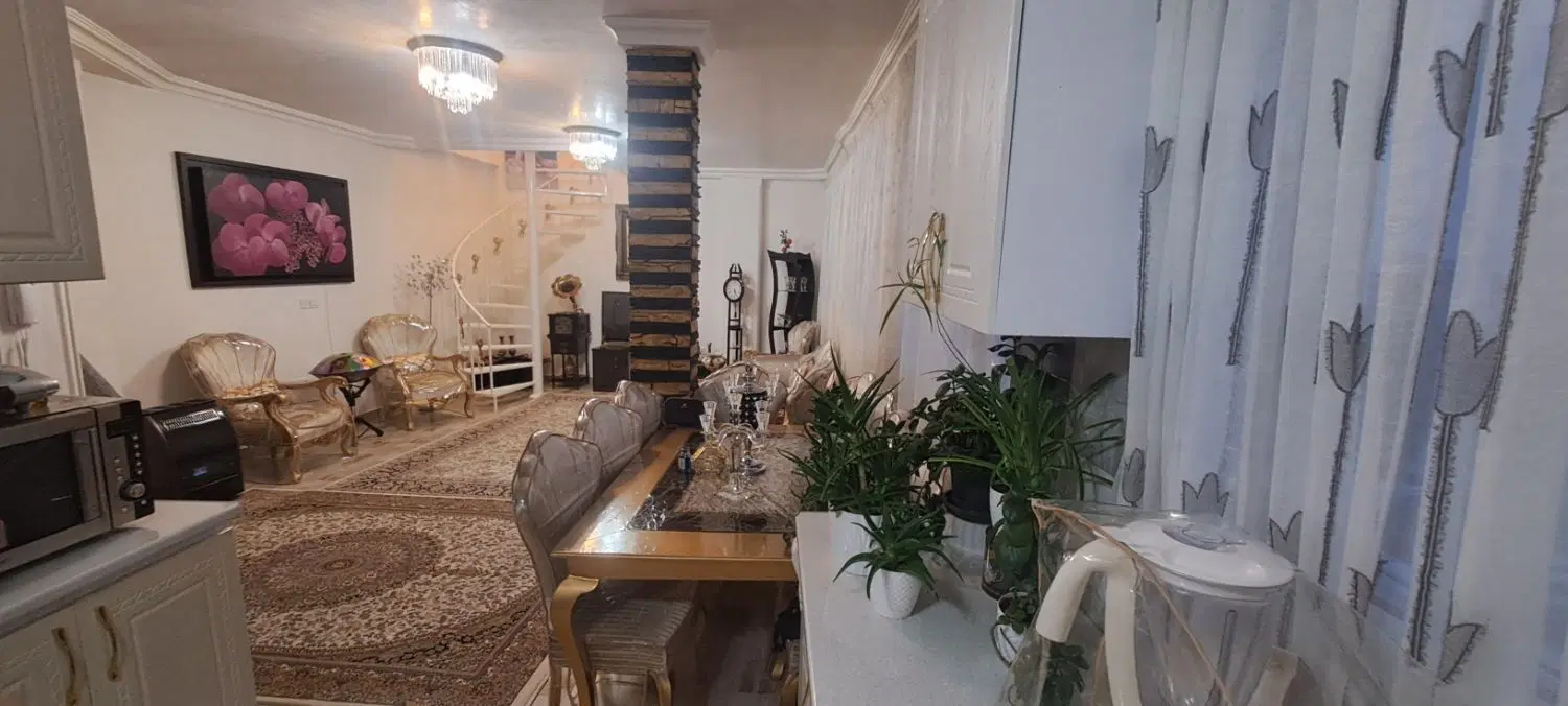 آپارتمان دوبلکس سه نبش غرق نور