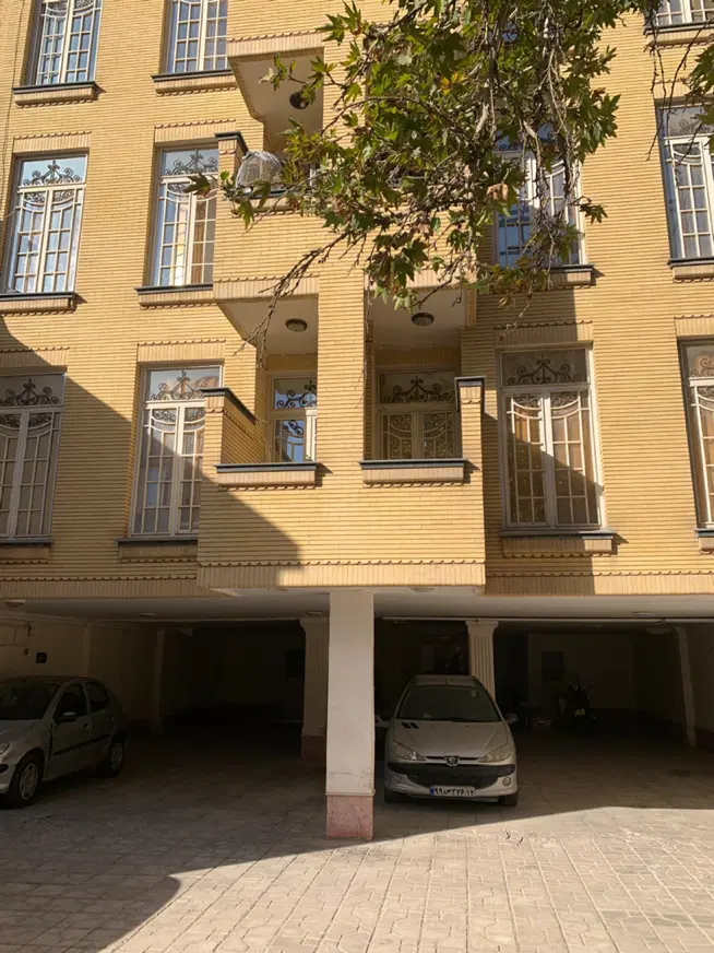 آپارتمان۹۰مترمطهری۱۳ حاشیه مهدیزاده ط۴بدون آسانسور