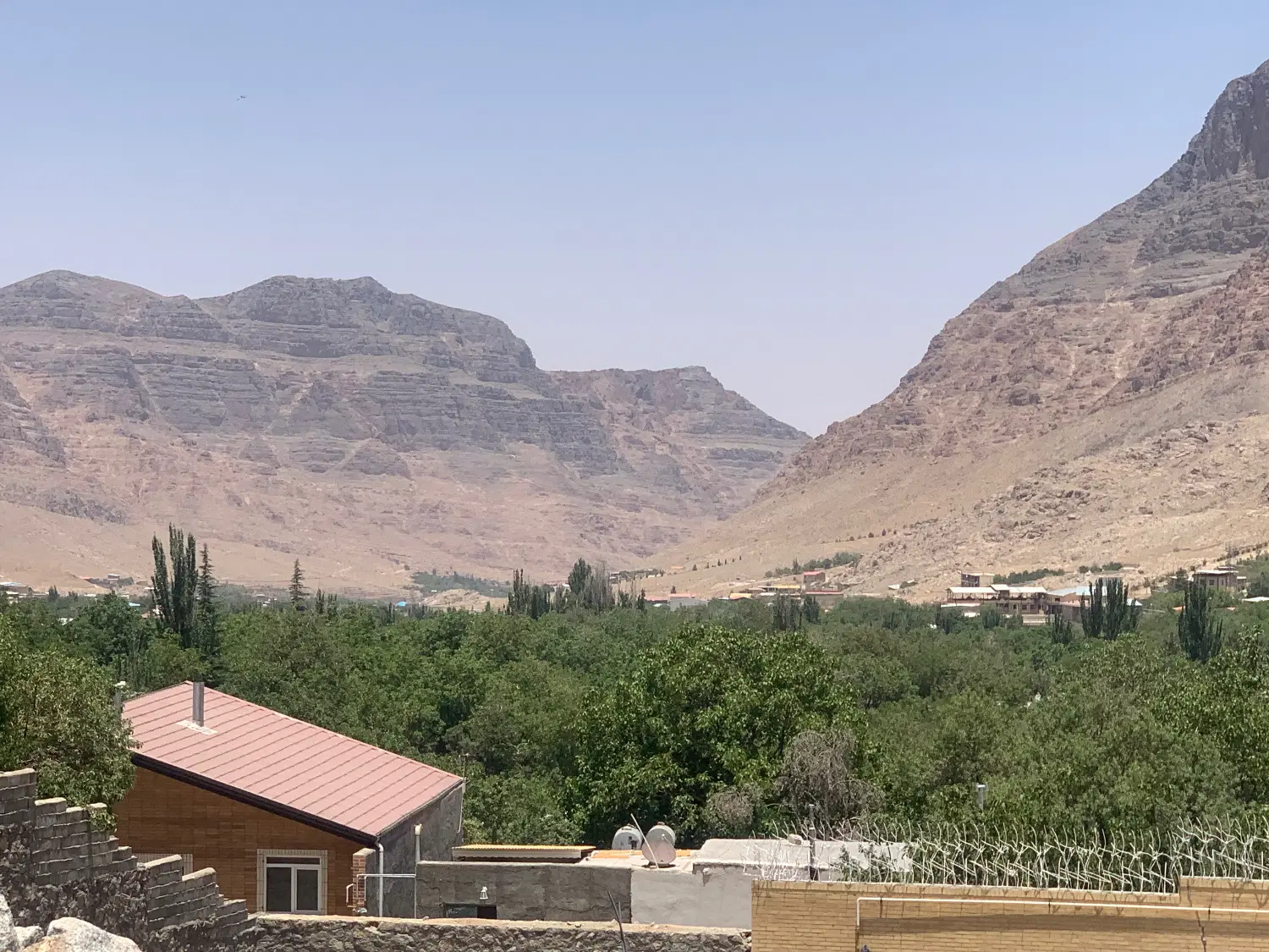 زمین‌ در بهترین نقطه با چشم انداز زیبا ده بالا