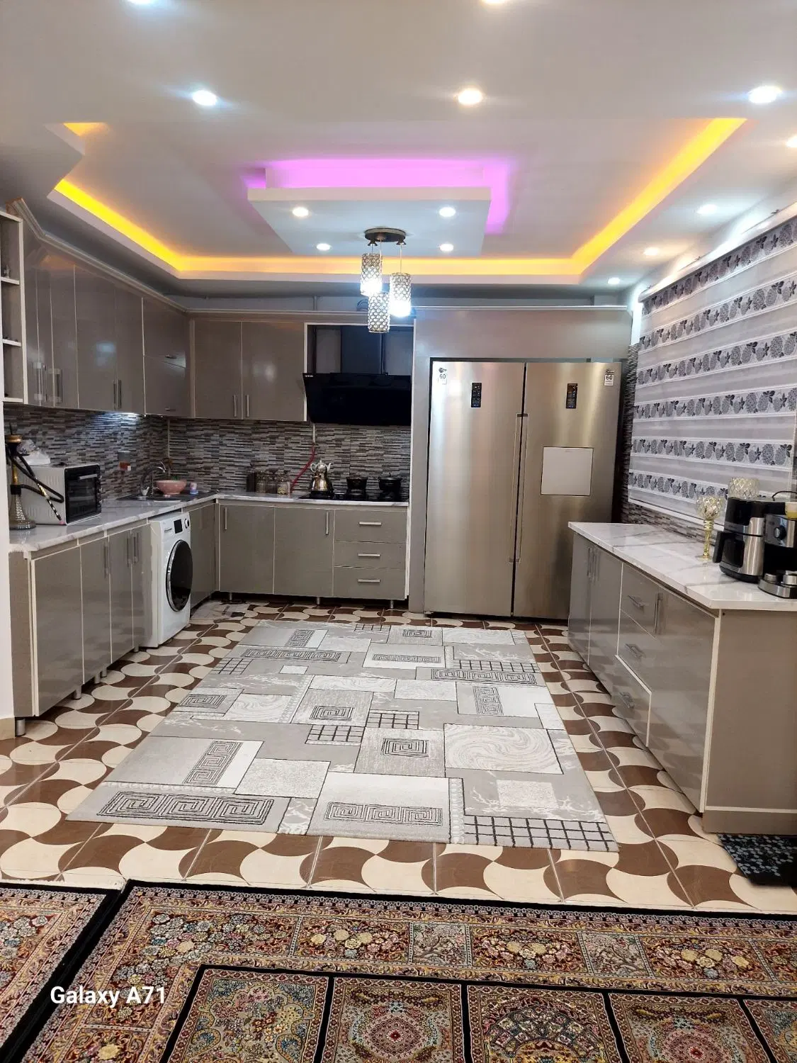 منزل مسکونی  سه طبقه سه واحد خوش نقشه و بزرگ