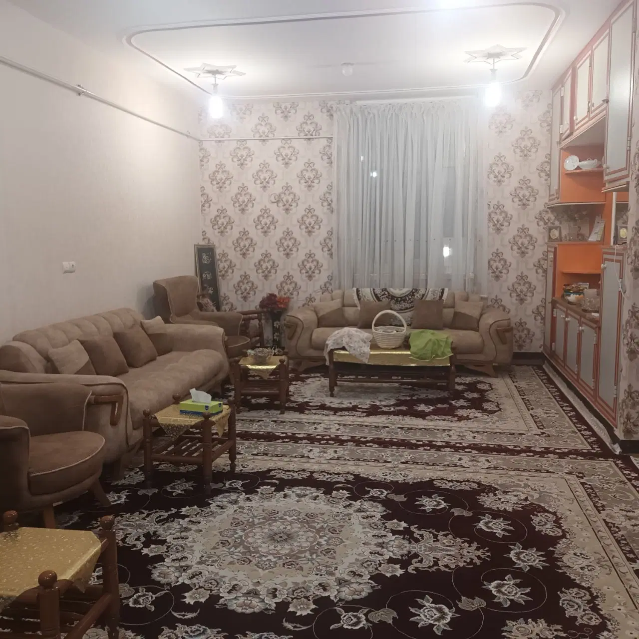 فروش آپارتمان سه طبقه یکجا با ۴۱ متر مغازه تجاری
