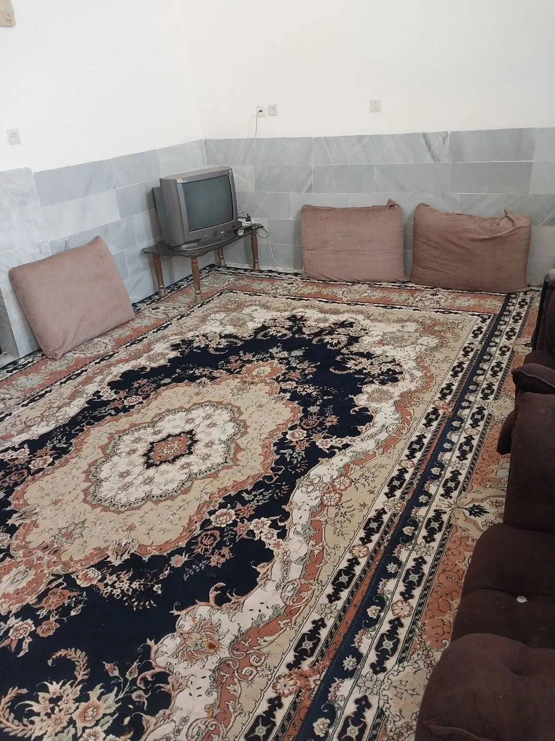 چند تا خانه سوئیت همکف و پارکینگ