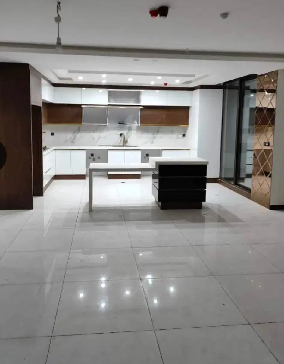 ۲۰۰ متر دلباز پرنور ۴ خواب پارکینگ اختصاصی