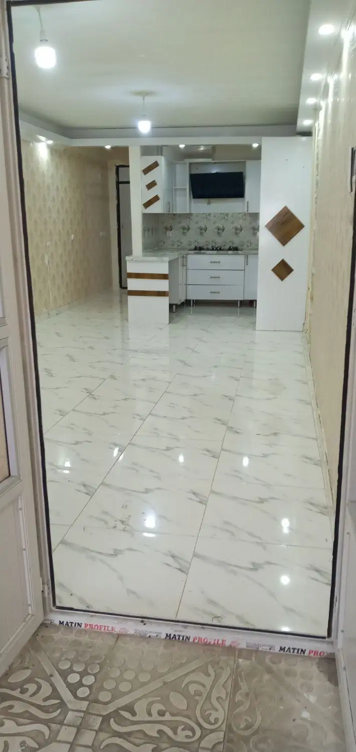 واهد همکف ۸۰متر بر خیابان بیست متری راه جدا