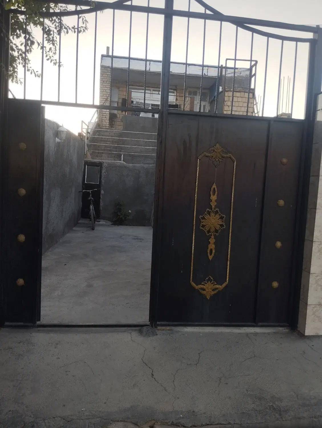 ساختمان واقع در خیابان سوم شهرک وحدت بدره ای