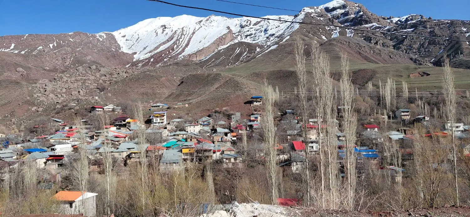 زمین داخل بافت ( وسط روستای سرسبز مهران)
