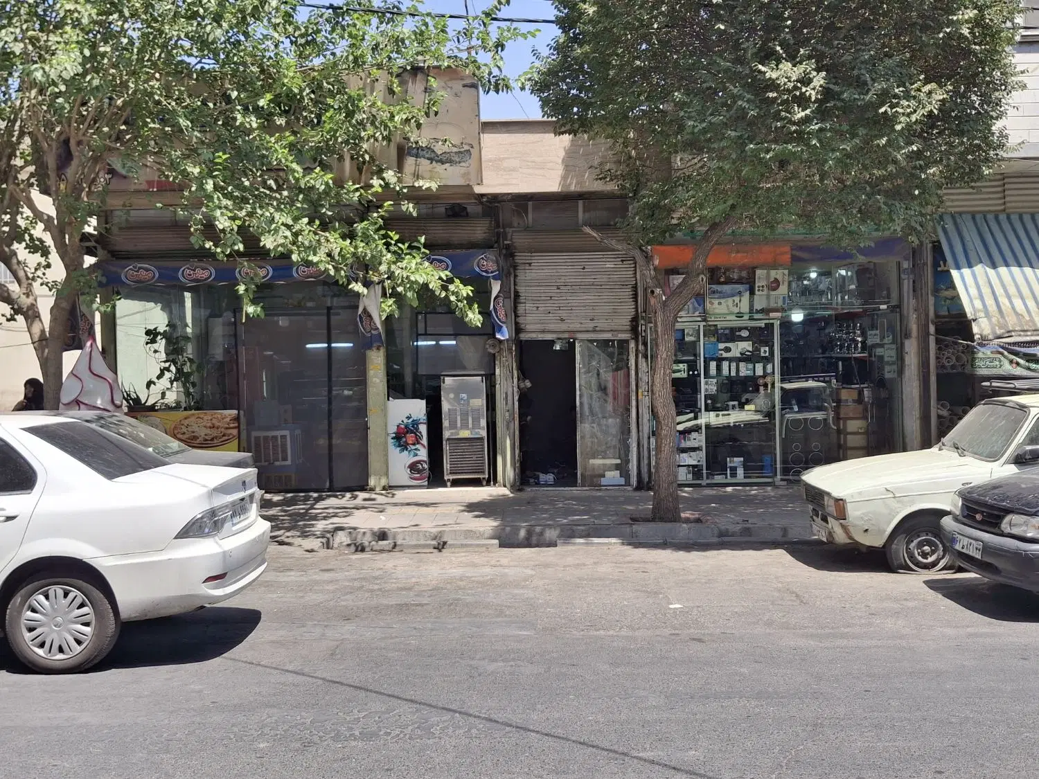 ۱۴۰ متر سند تجاری مسکونی بهر خیابان اصلی دولتخواه