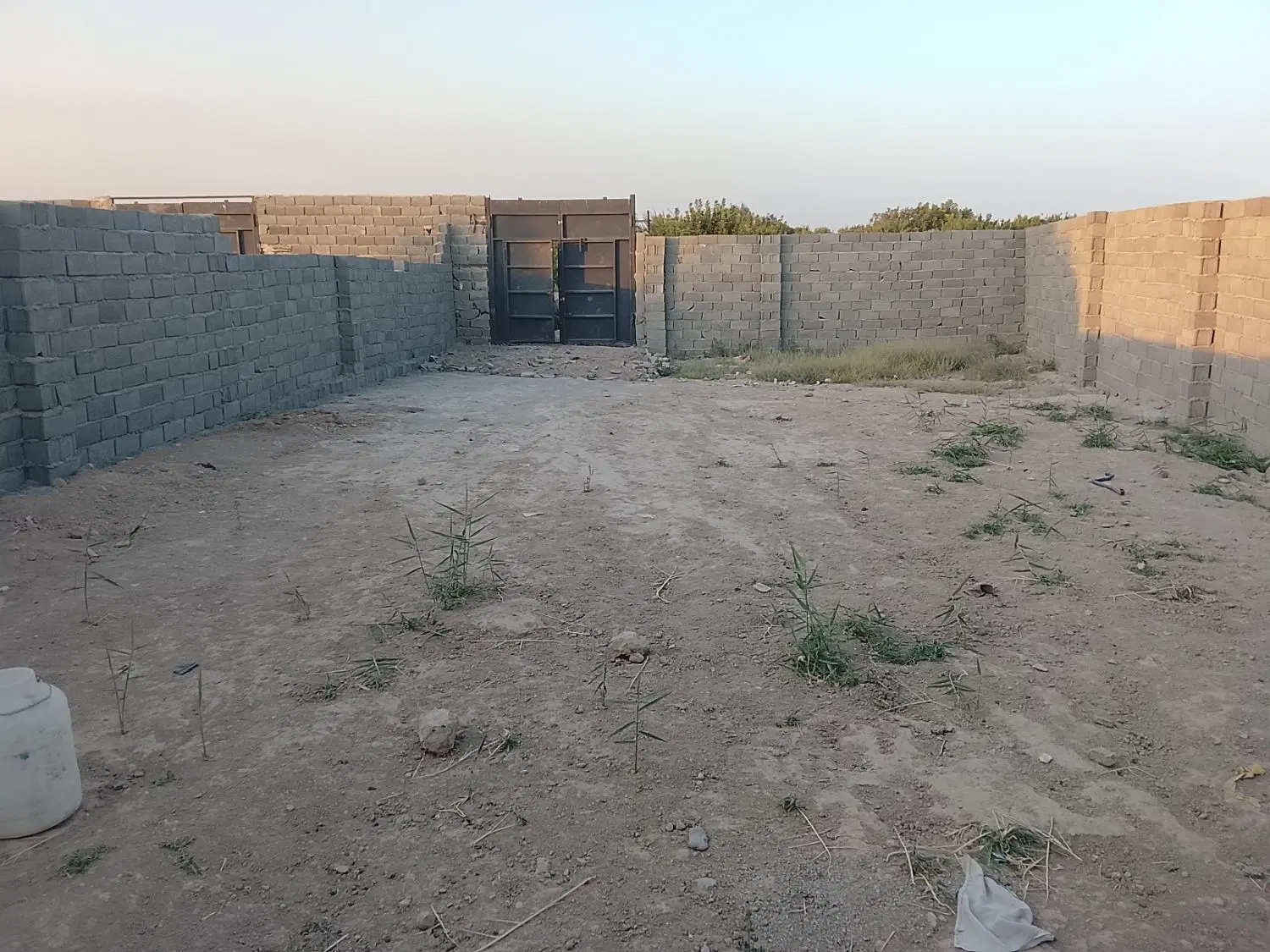زمین چهار دیواری