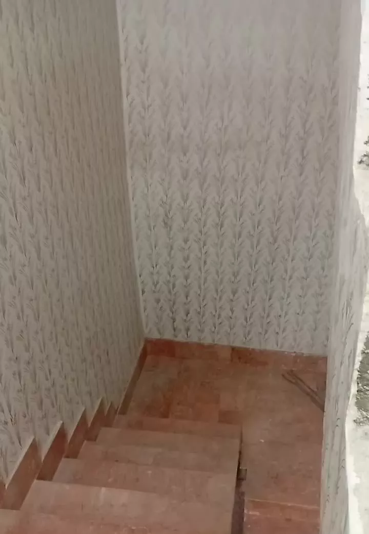 یک طبقه نیم