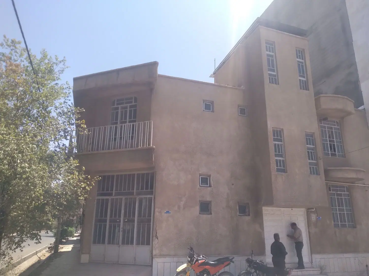 اجاره ای ۲۴۰ متری یک واحدی روی همکف