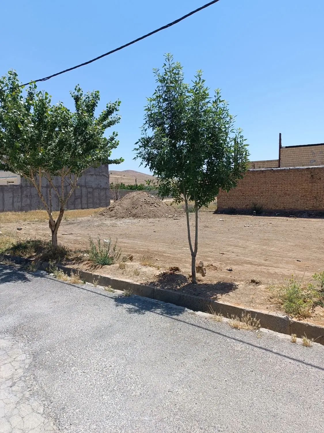 زمین در سرحانیه یک