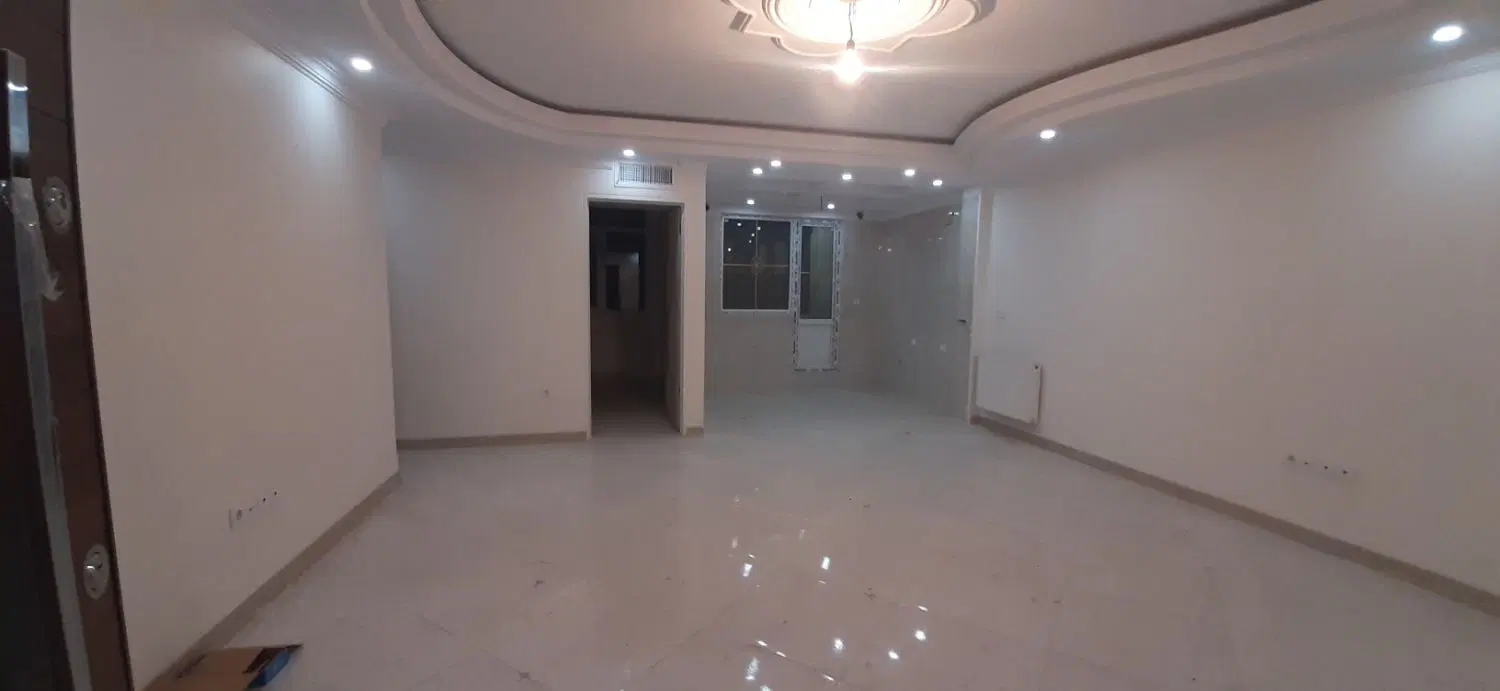 ۶۷ متر  دو خواب پارکینگ اصلی