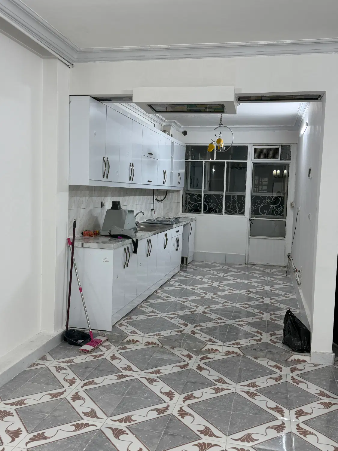 فروش طبقه چهارم نمایشگاه
