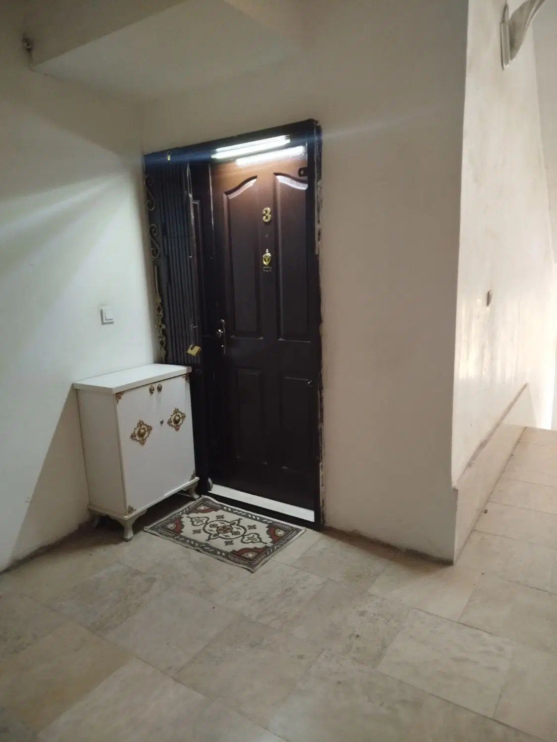 آپارتمان هشتاد متری دو خواب با پارکینگ اختصاصی
