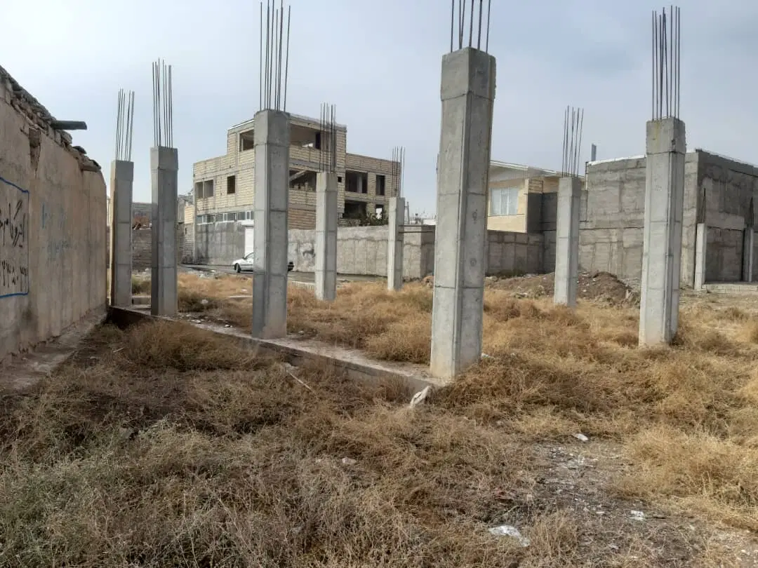 زمین دو نبش  130متری