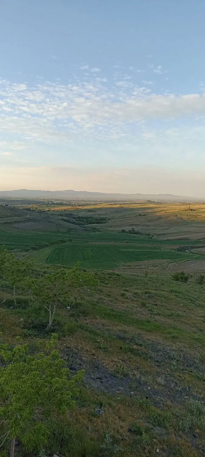 زمین مسکونی به متراژ بحر 5متر وطول 20متر