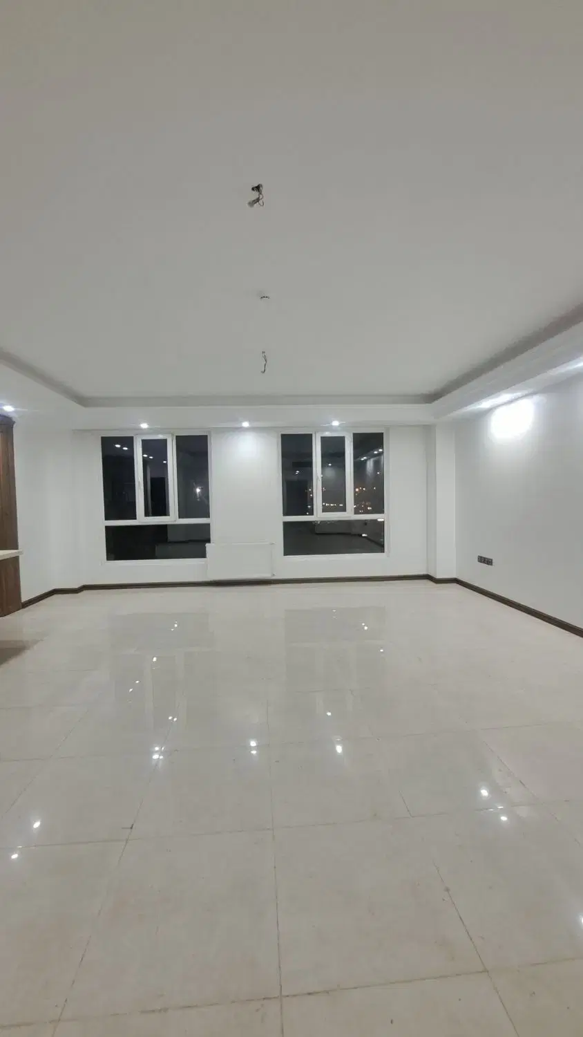 شهرک غرب ۱۴۰متری  ۲خواب  ۶سال ساخت تک واحدی