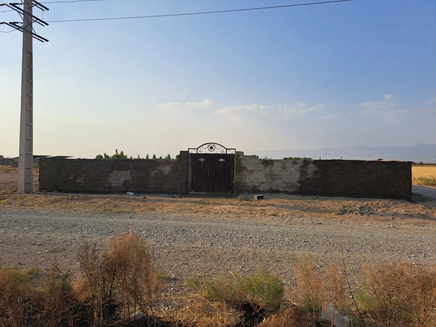 زمین فروشی