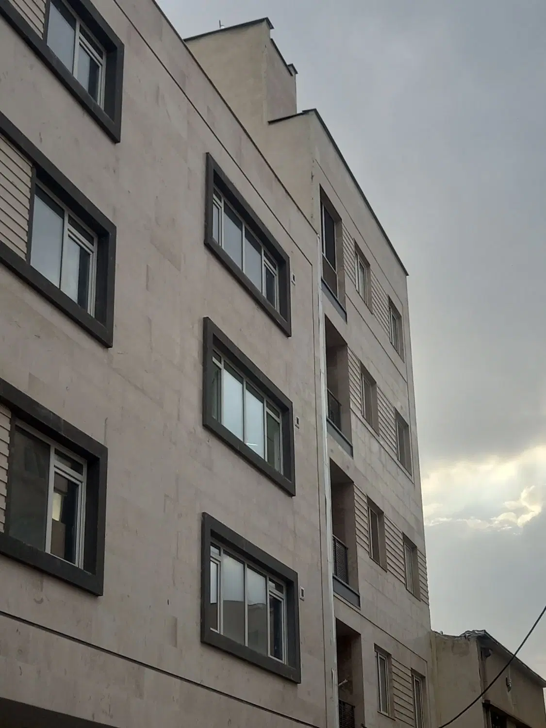 واحد تجاری در پرترددترین خیابان شیراز