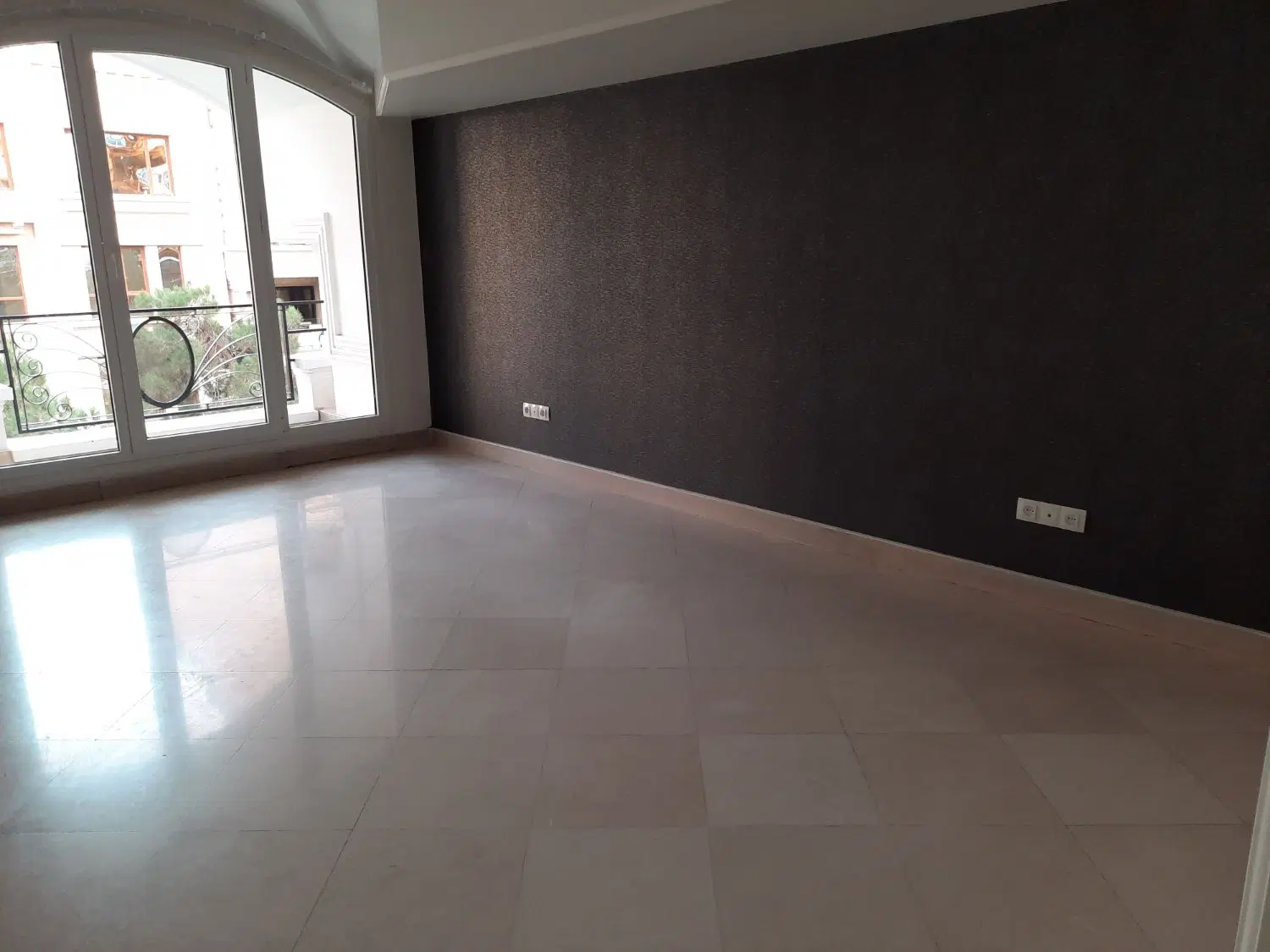 ۲۲۰ متر مهندسی ساز در لوکیشن درجه یک گلستان شمالی