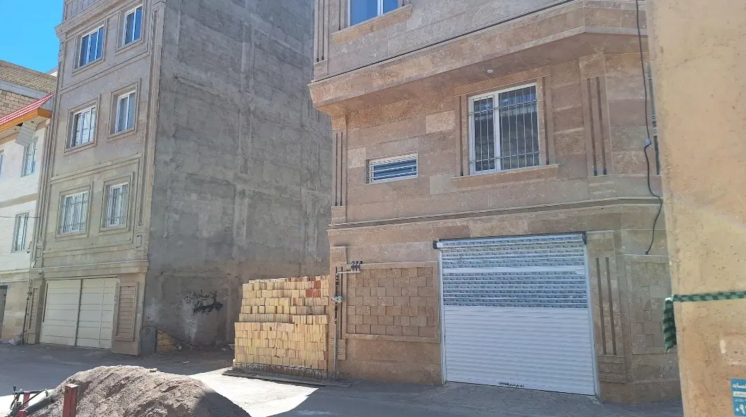 زمین اقبالیه
