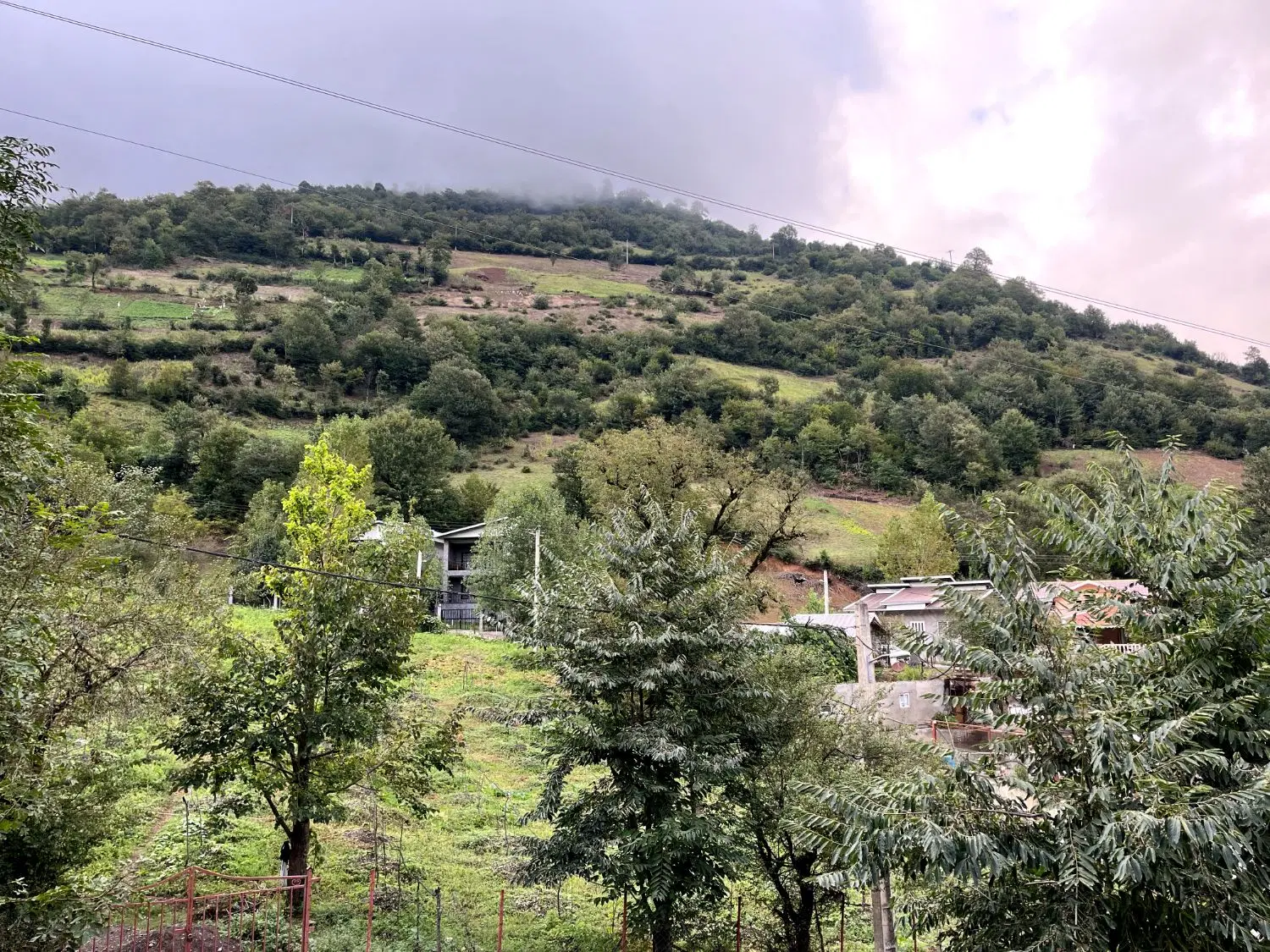 ویلا جنگلی کنار آبشار