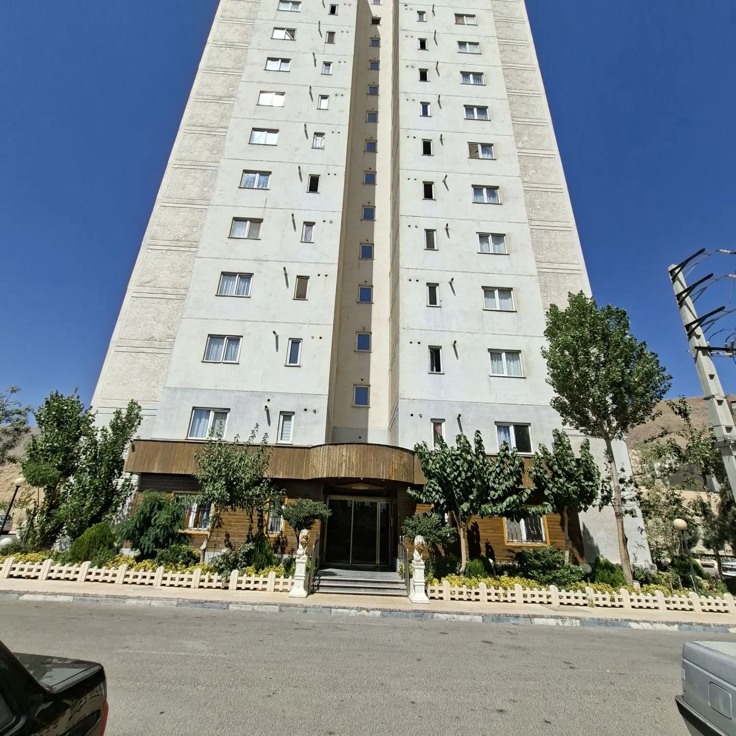 ۸۷ متر_دو۲ خواب _فاز یازده _زون ۴ توحید یک_فروشی