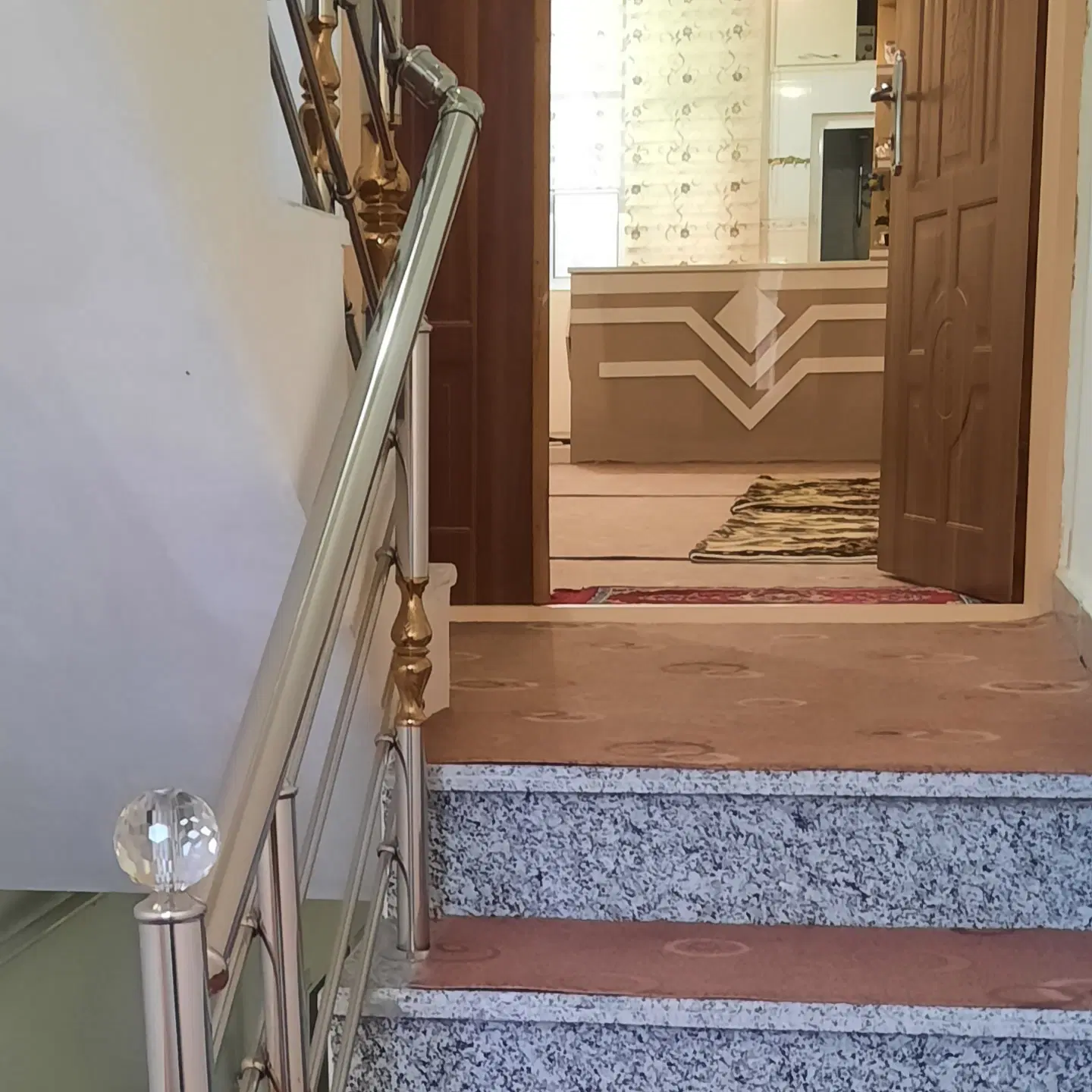 فروش حیاط ۳ طبقه