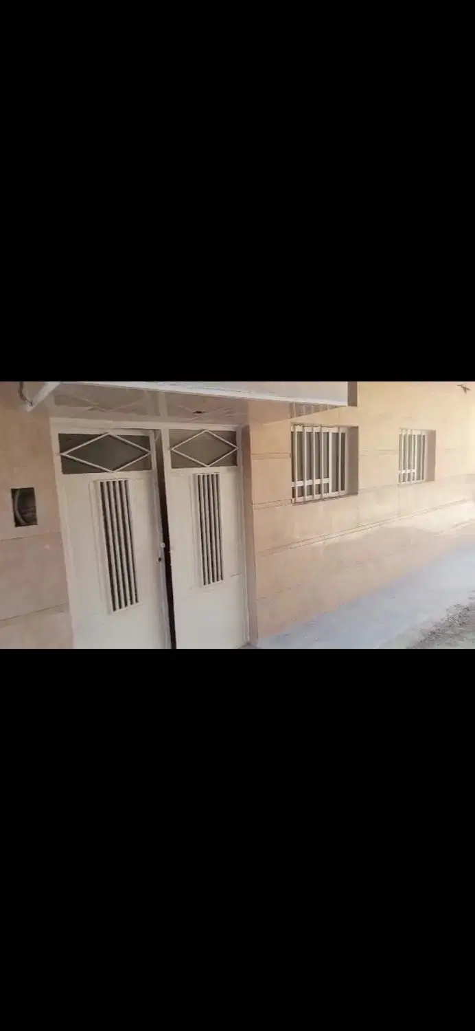 کمپلو جنوبی نزدیک به خ انقلاب
