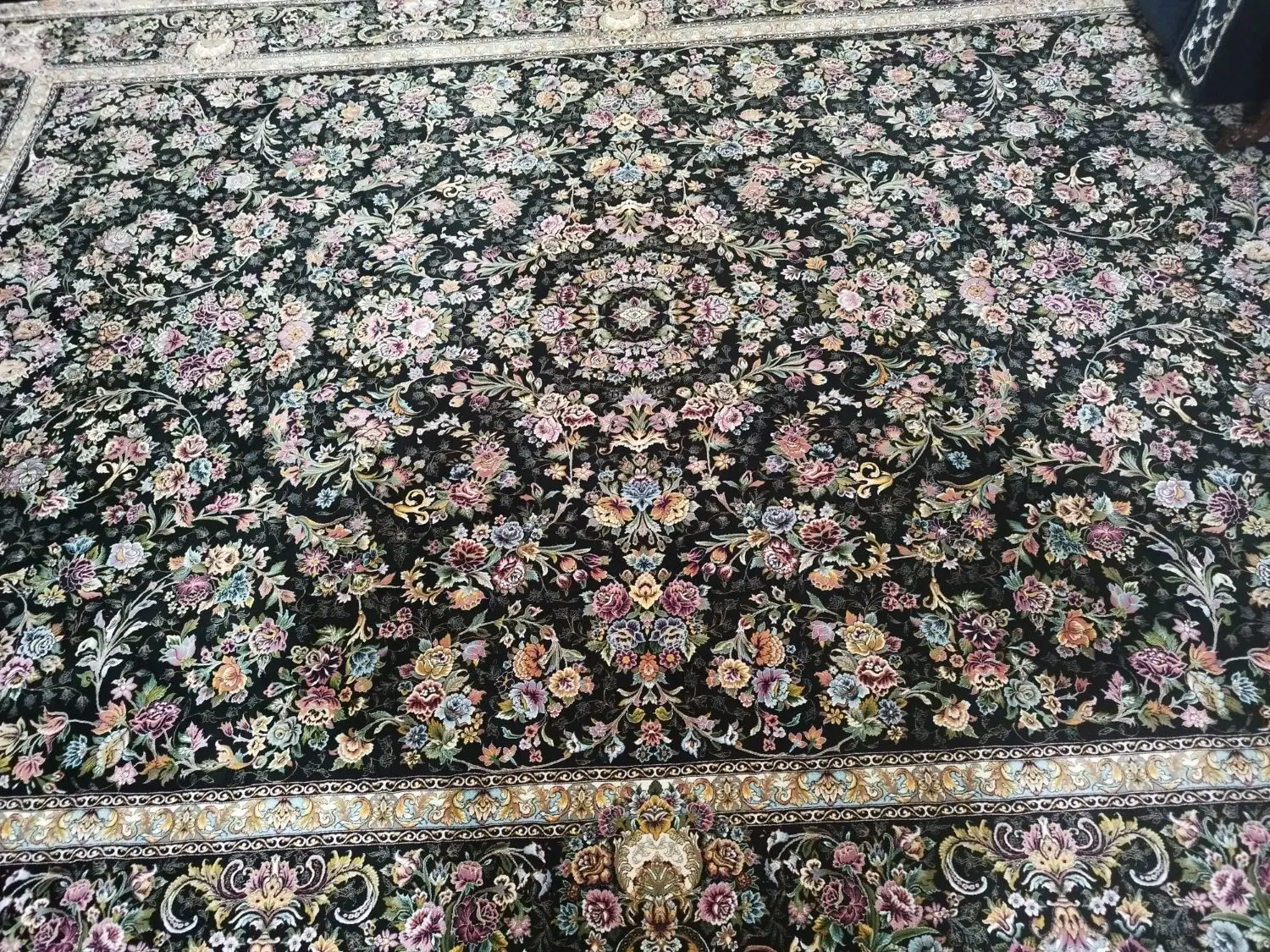 نیازمند هم خونه خانم لوازم چیده شده آماده