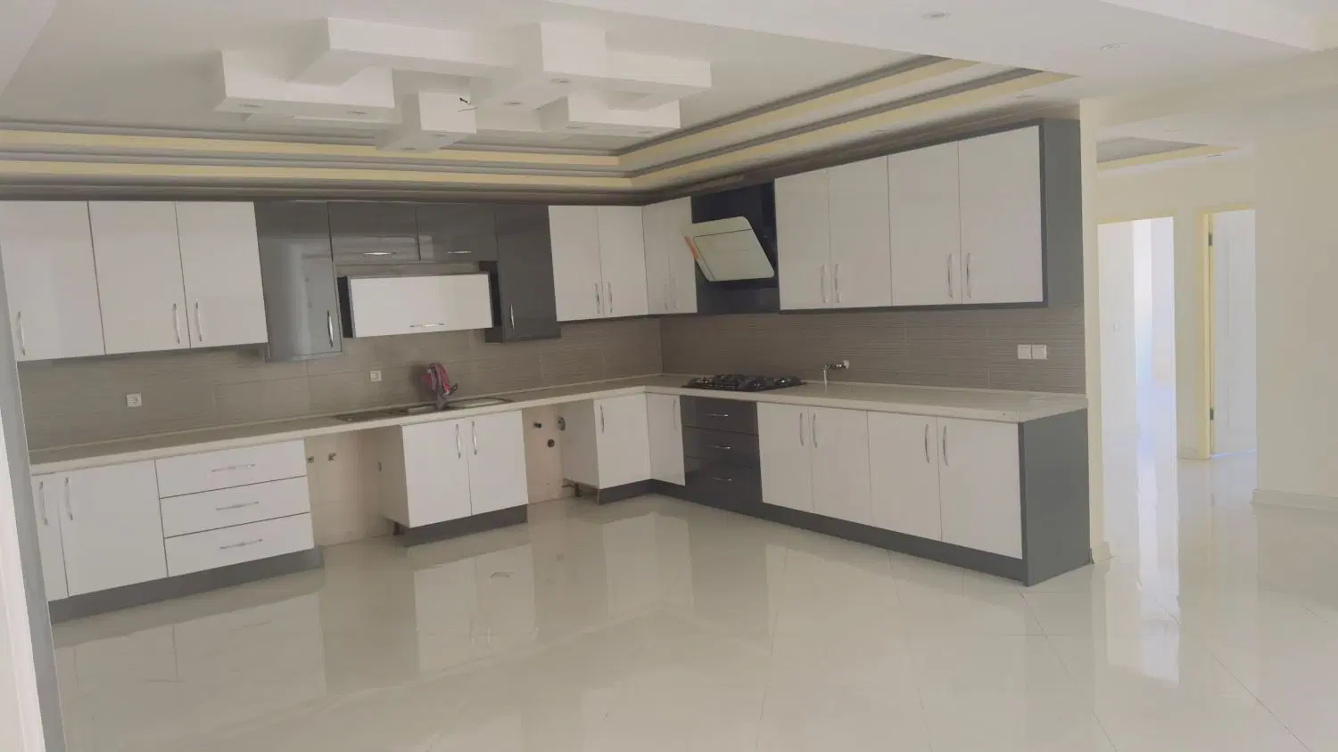 بر خیابان داریوش ط۳ 193متری
