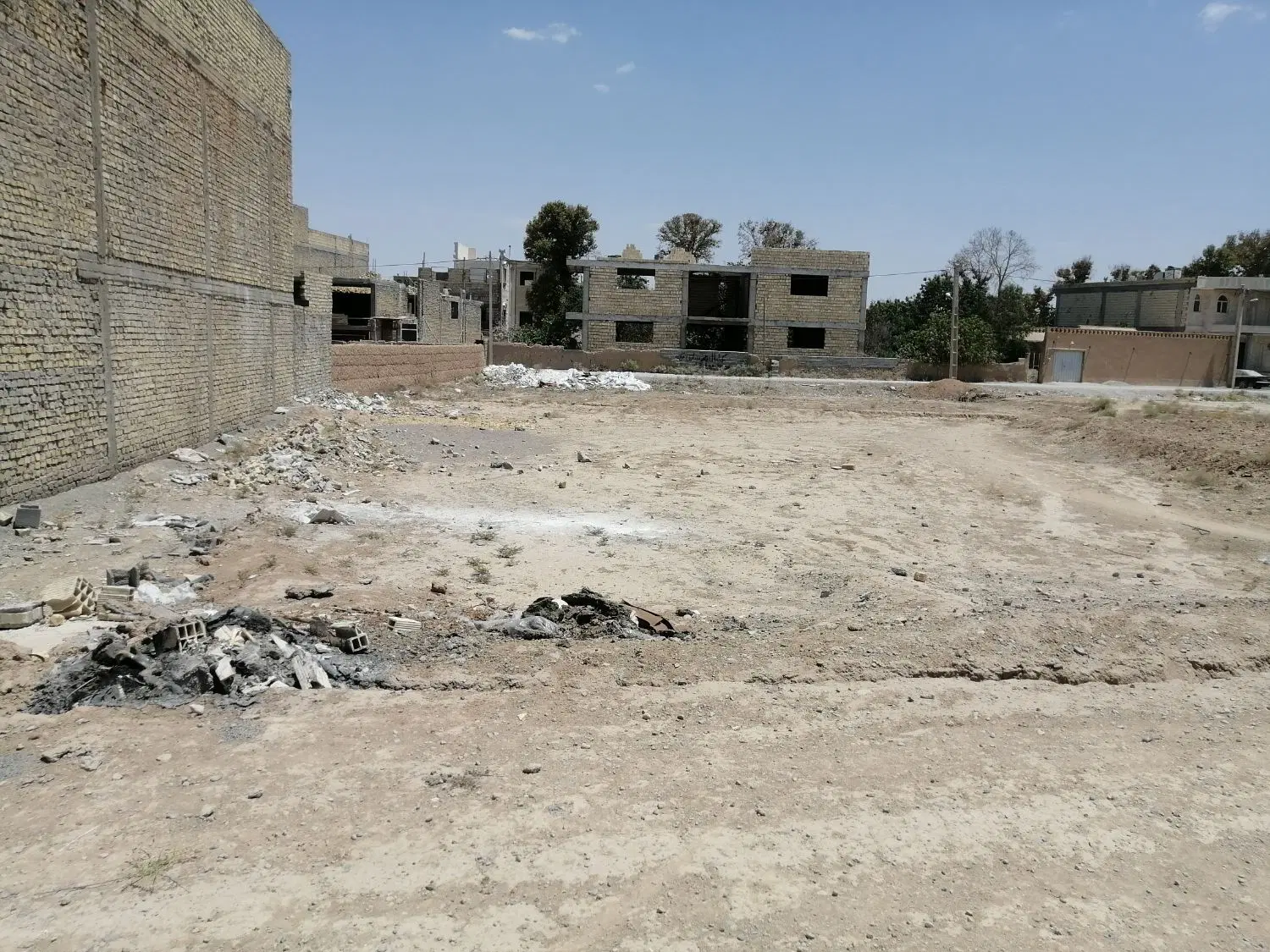 زمین مسکونی331 متر.نصفش هم فروخته میشود