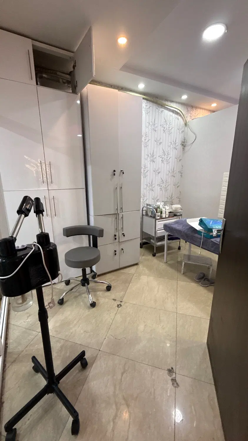 واکذاری آموزشگاه پوست و اسکینکر با تمامی تجهیزات