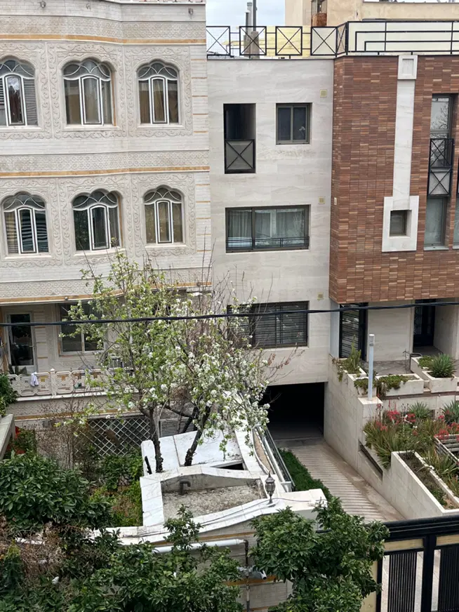 واحد واقع در خیابان خلبانان