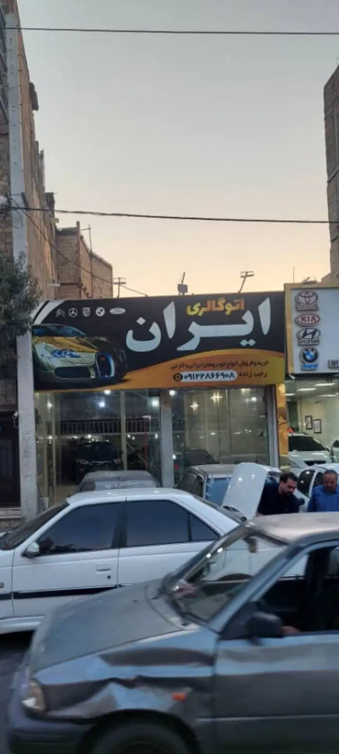 125مغازه به خیابان اصلی تجاری کامل