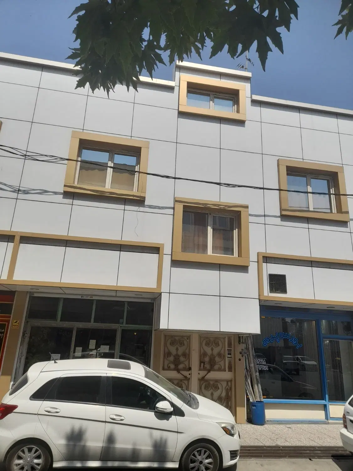 ملک تجاری مسکونی دوبر زرافشان امامزاده عقیل