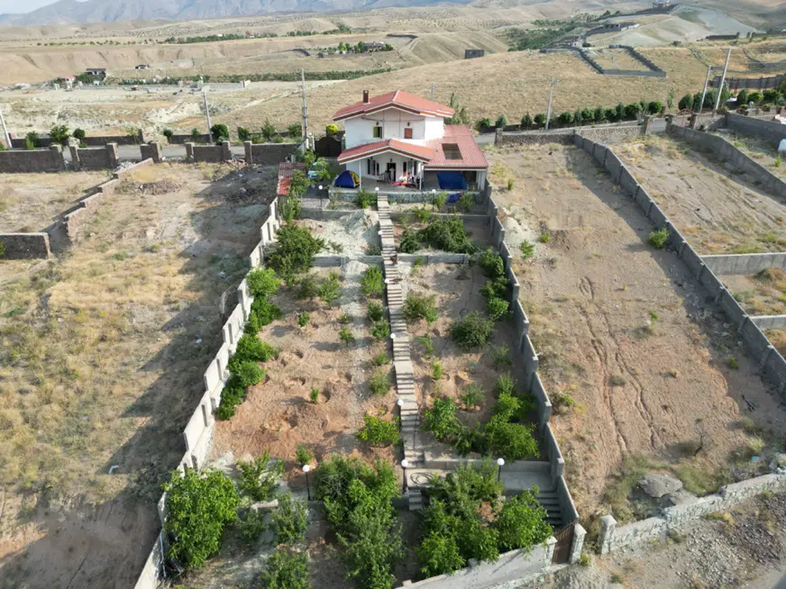 خانه ویلایی دوبکس ۳ خواب با ۱۲۰۰ متر زمین وباغ