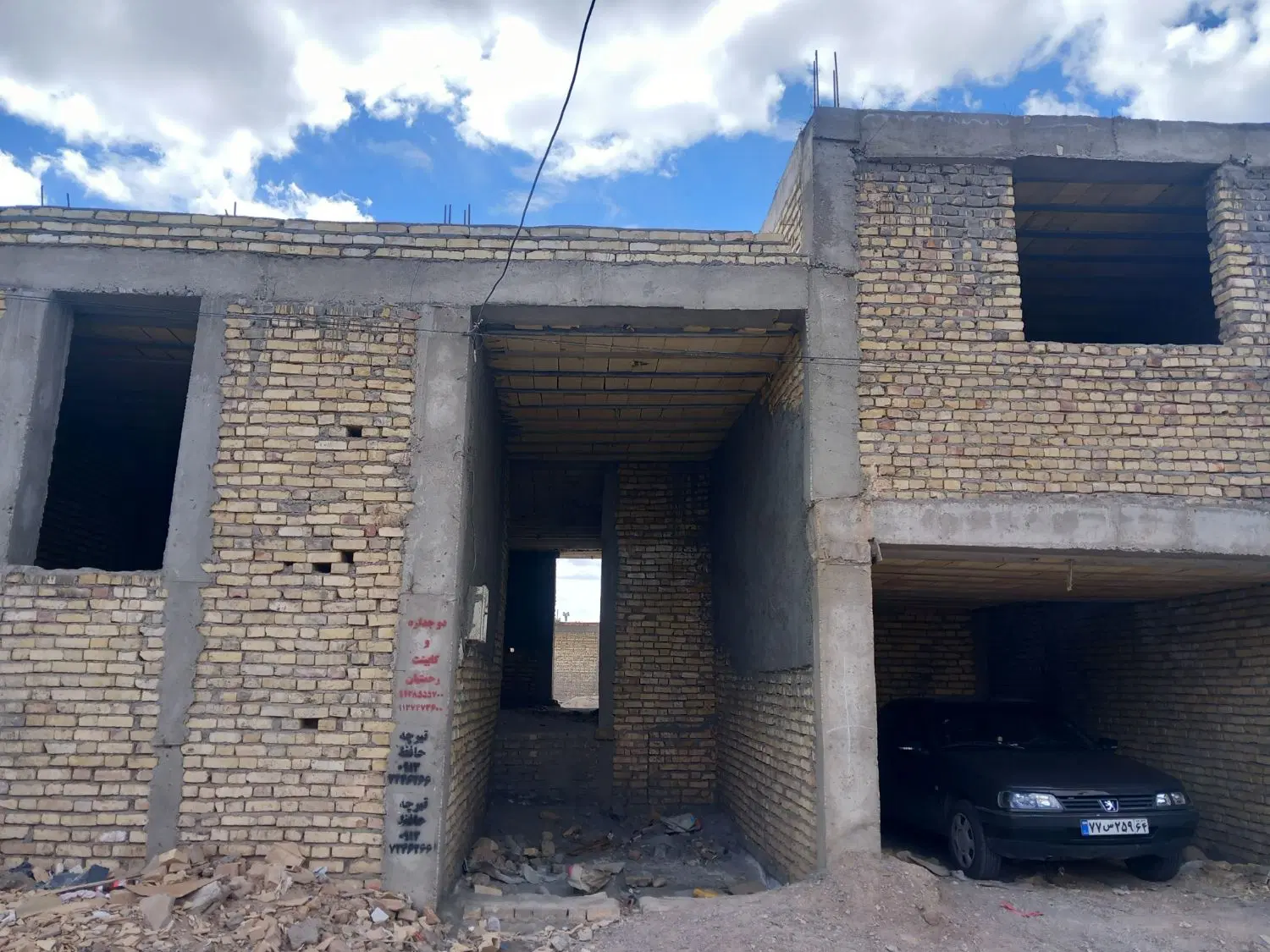 فروش منزل نیم ساز بزرگ در بهاباد