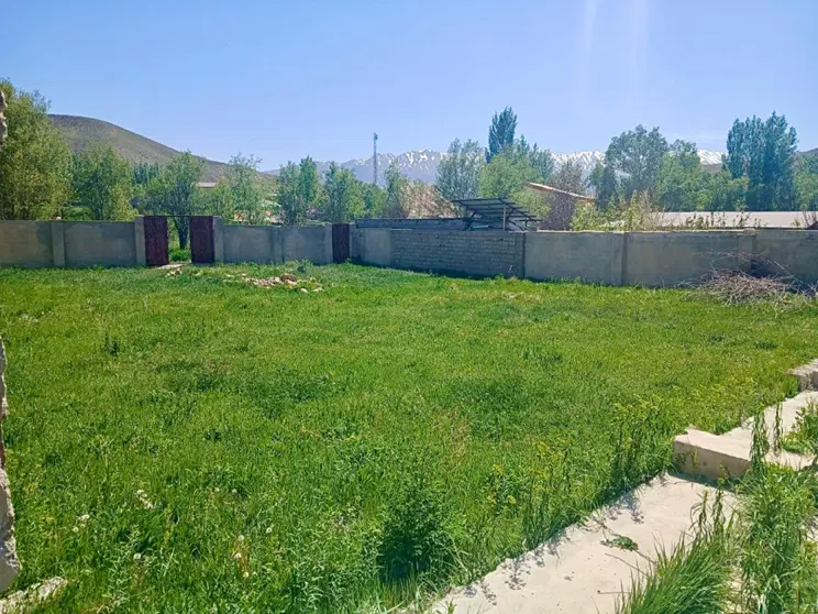 زمین چسبیده به بافت مسکونی