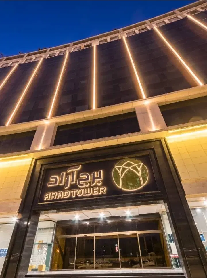 سر قفلی مغازه در برج آراد