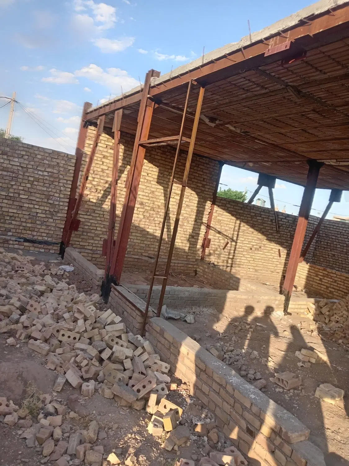 خانه نیمساز عریان