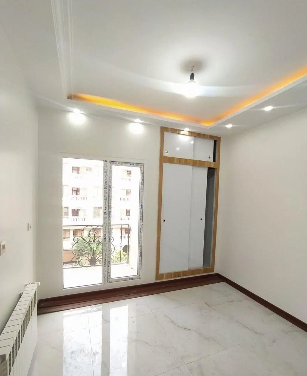 ۱۰۰متری تاپ لوکیشن سندتکبرگ دریاچه چیتگر